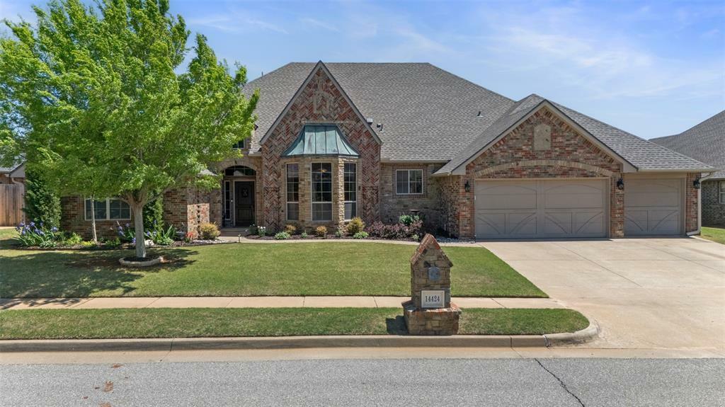 Property Photo: 14424 Caledonia Way OK 73142