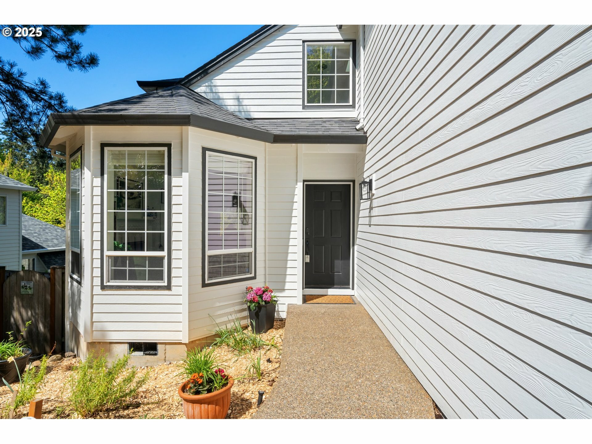 Property Photo: 11227 SW 27th Ave OR 97219