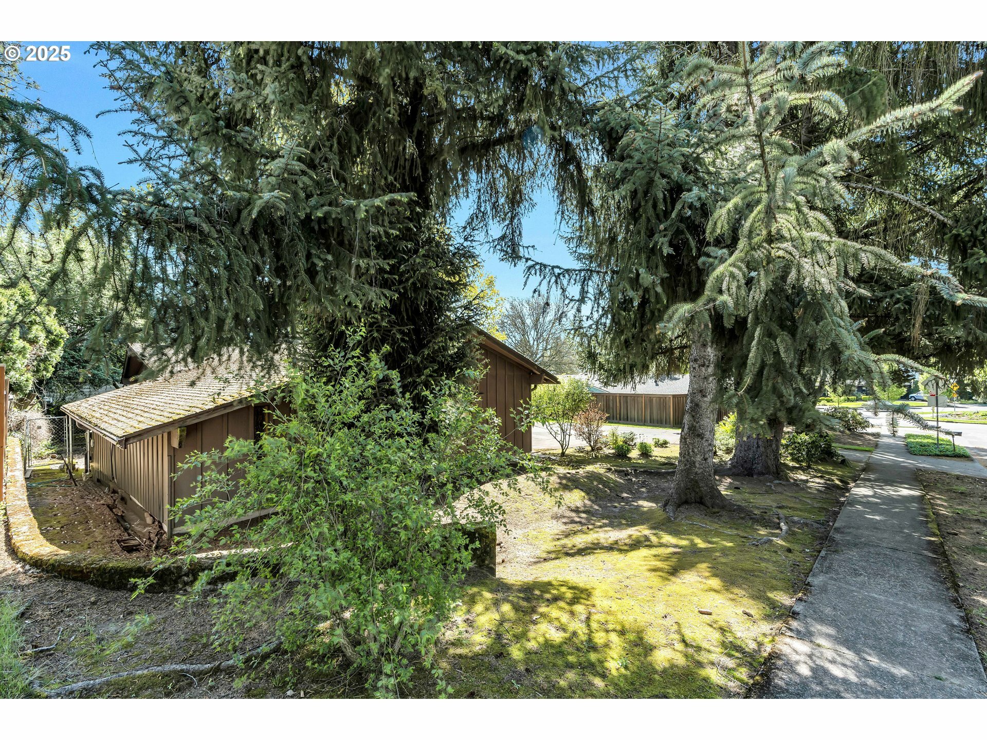 Property Photo: 6490 SW Spruce Ave OR 97005