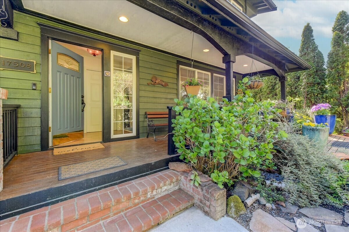 Property Photo: 17508 32nd Avenue NE WA 98155