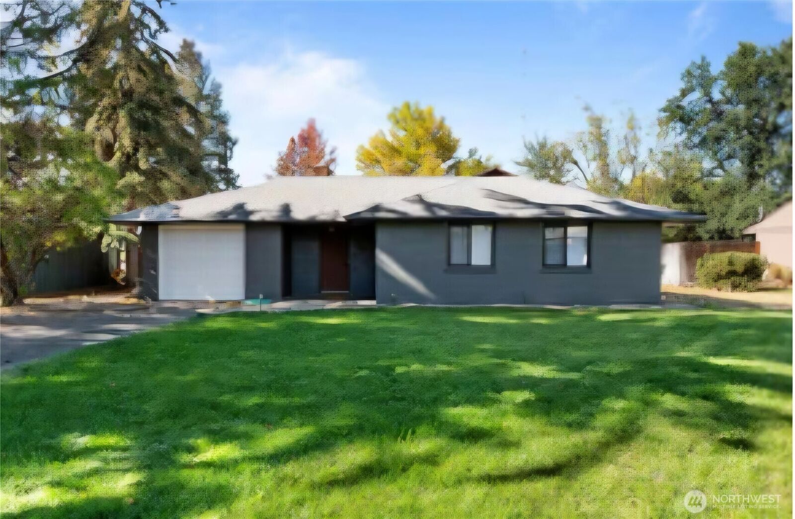 Property Photo: 923 N Chamith Lane WA 98926