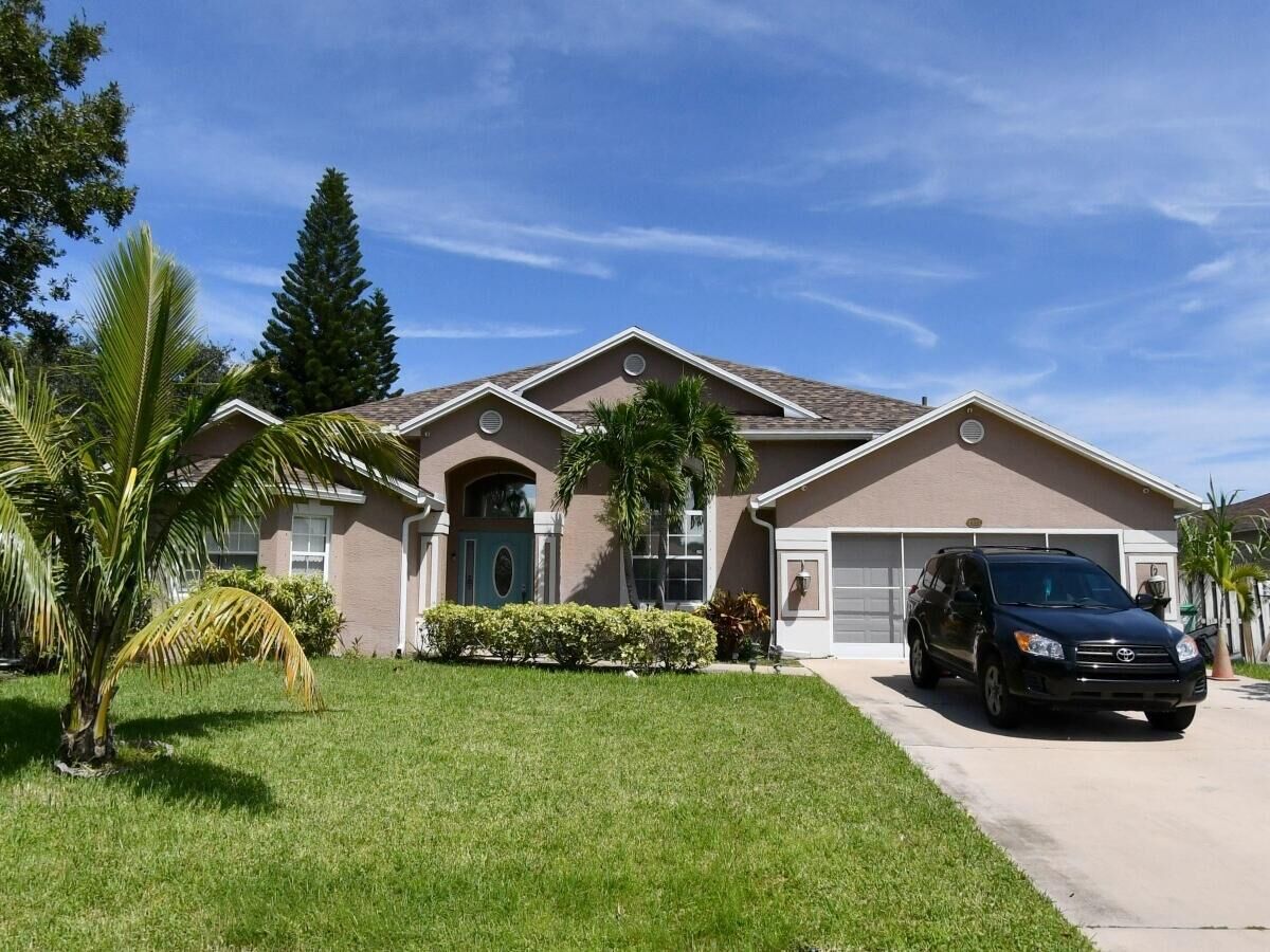 Property Photo: 1937 SW Davis Street FL 34953
