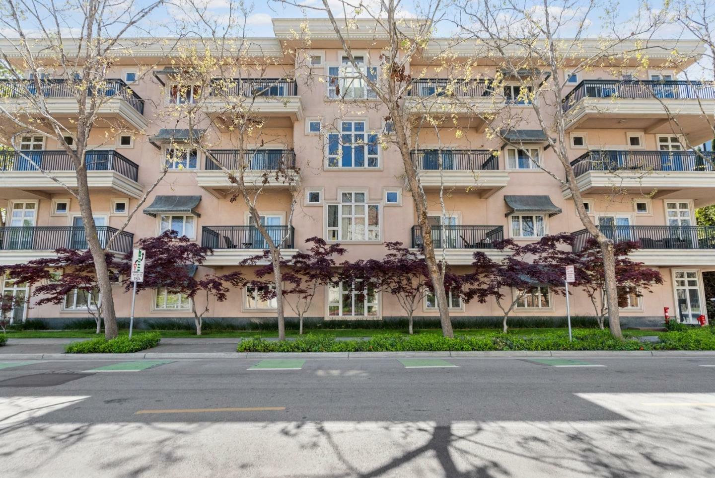 Property Photo: 200 Sheridan 103 CA 94306