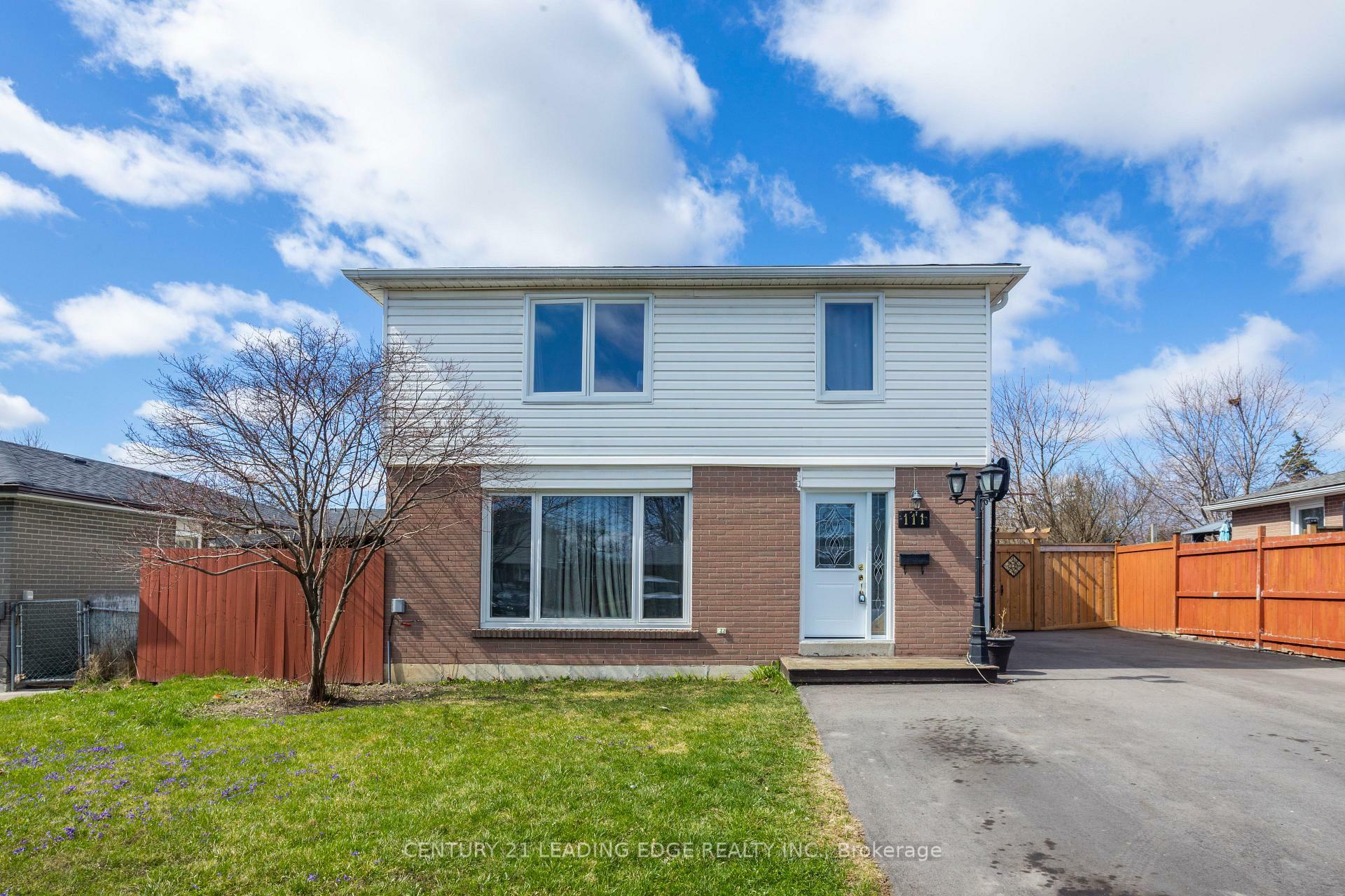 Photo de la propriété:  111 Folkstone Crescent  ON L6T 3M6 