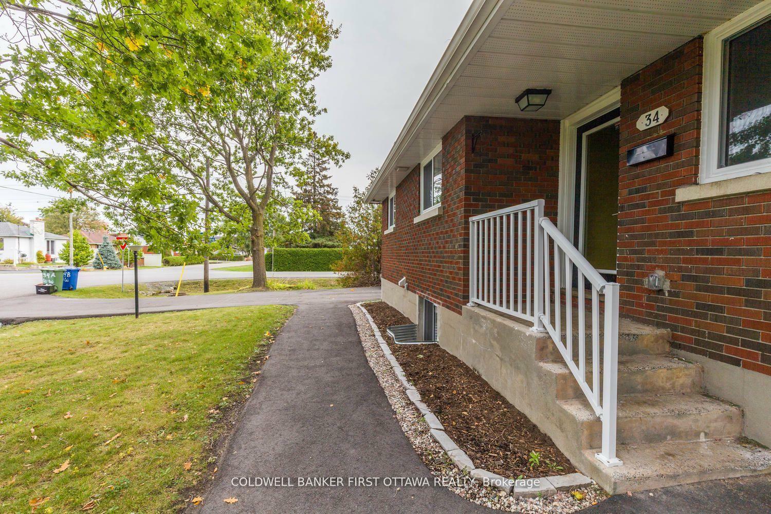 Photo de la propriété: 34 Westwood Drive ON K2G 2X1