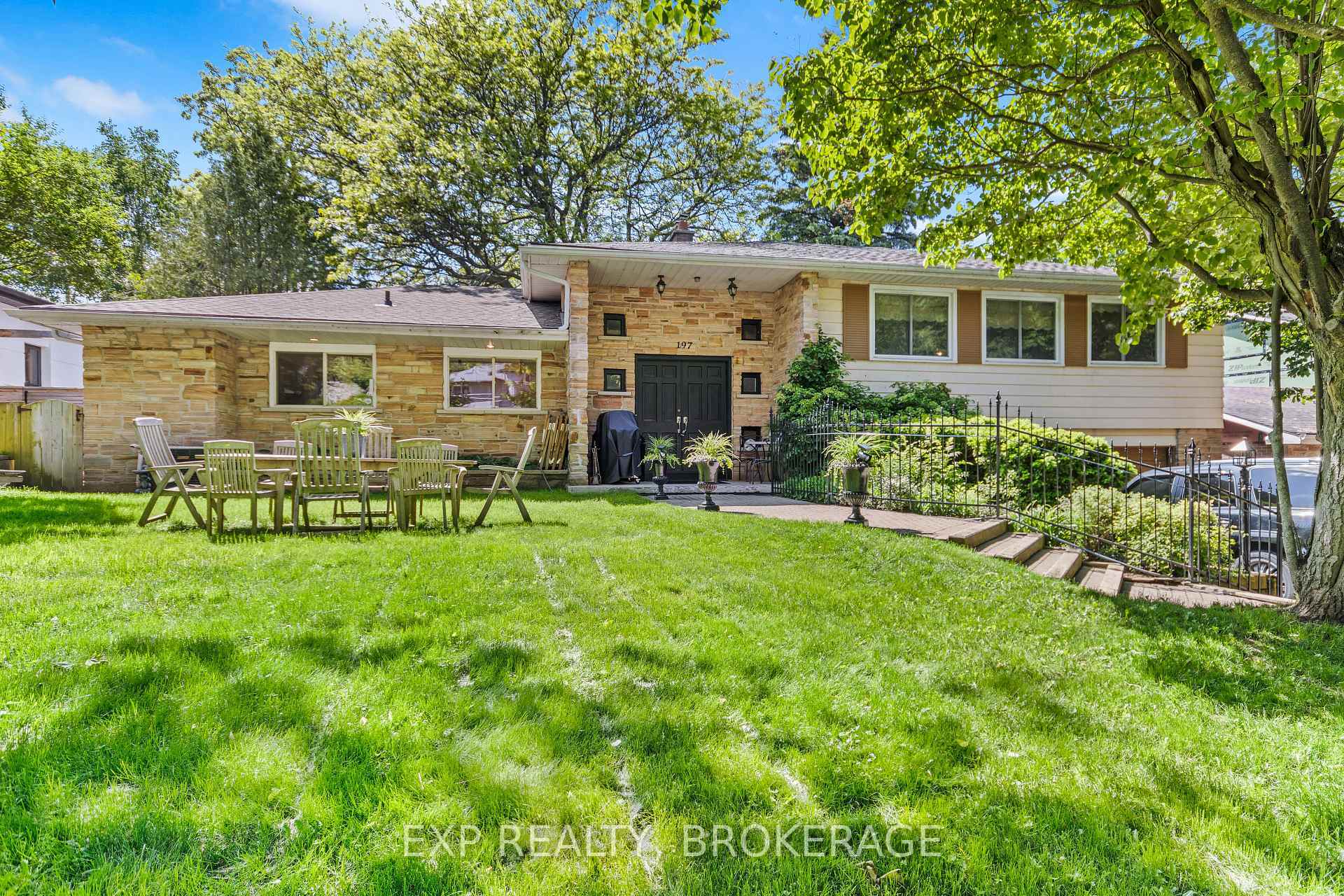 Property Photo: 197 Fairway Hill Crescent ON K7M 2V5