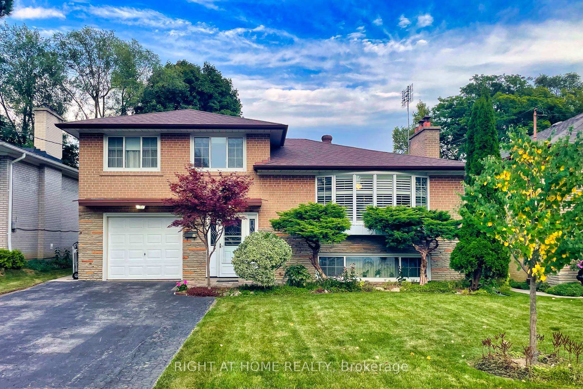 Property Photo: 79 Heathview Avenue ON M2K 2C3