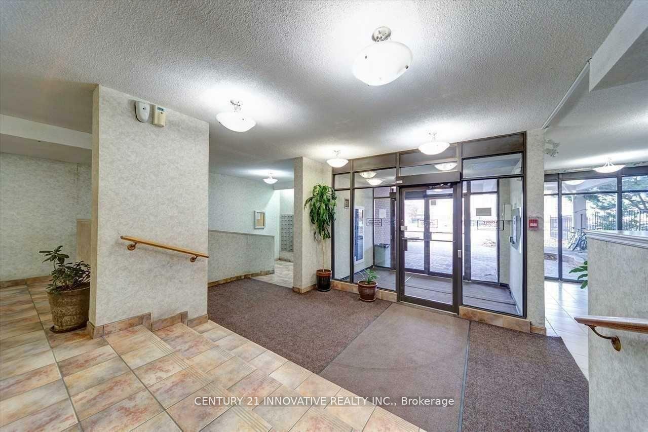 Photo de la propriété: 10 Tapscott Road 406 ON M1B 3L9