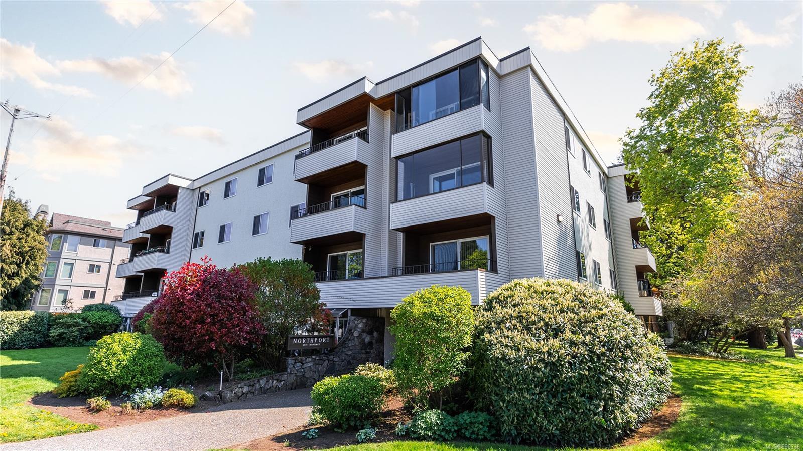 Photo de la propriété:  1571 Mortimer St 404  BC V8P 3A7 