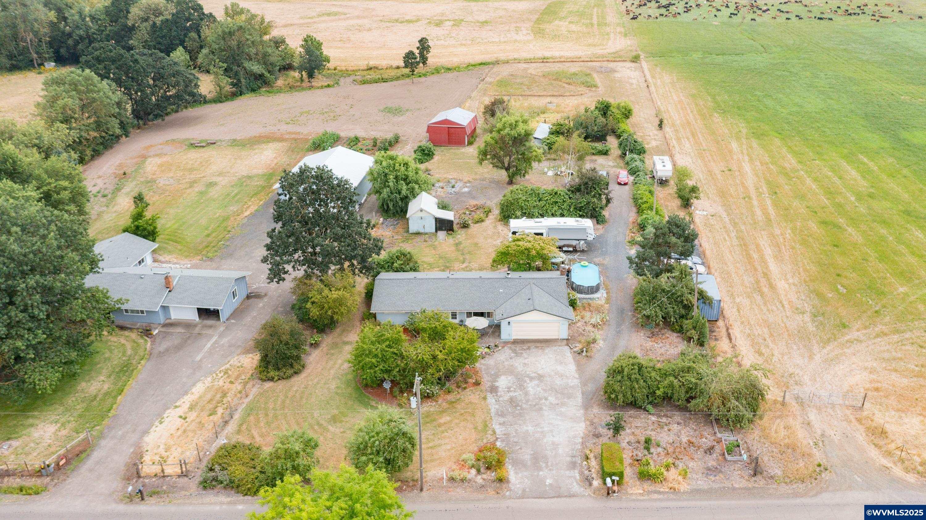 Property Photo: 38973 Groshong Rd NE OR 97321