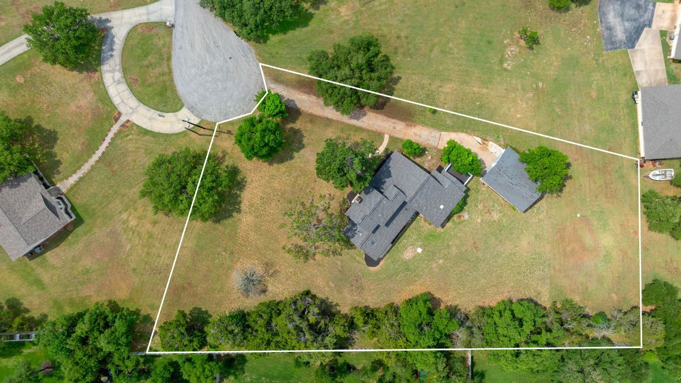Property Photo: 300 Fawn Lane TX 78628