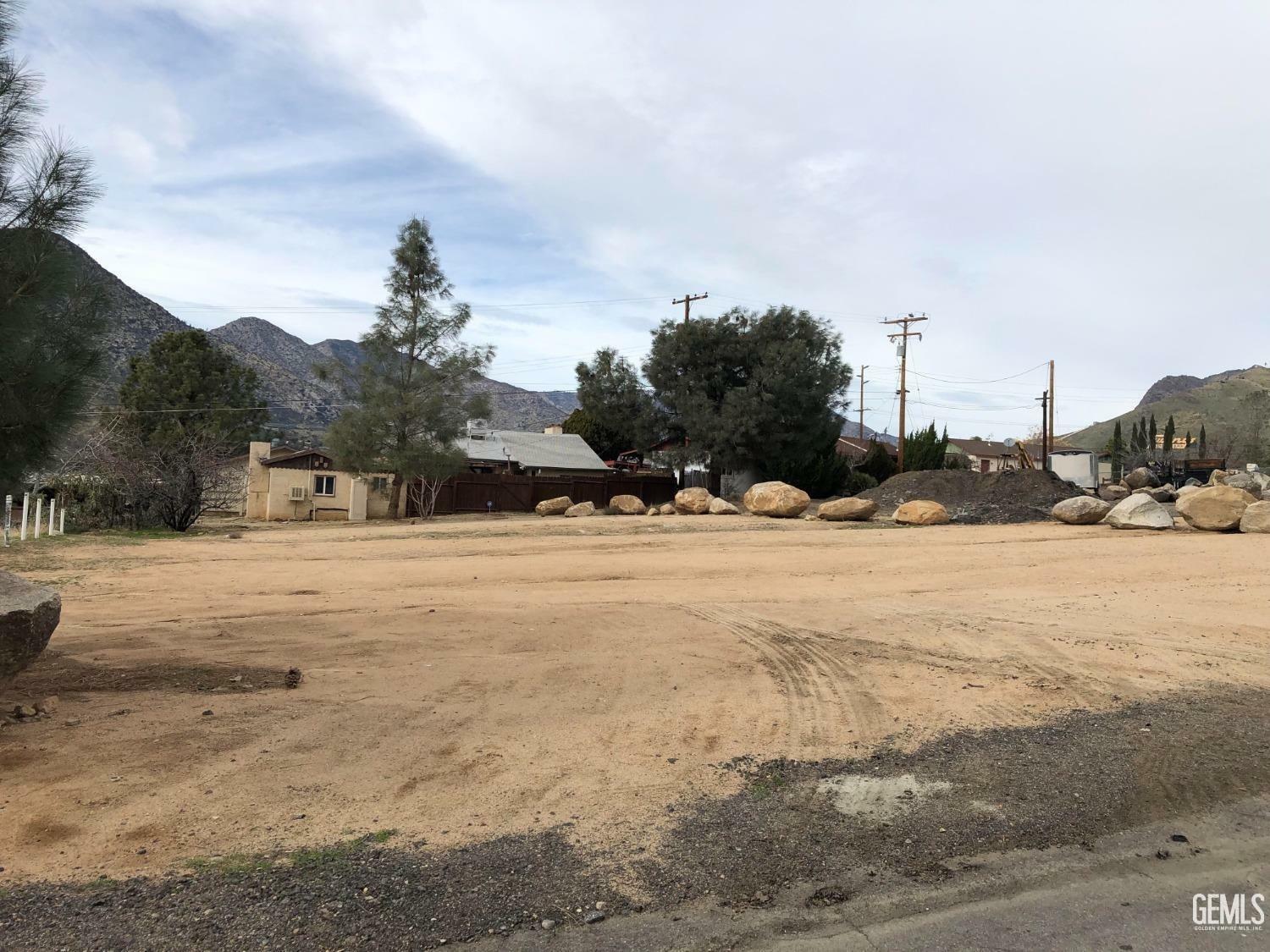 Property Photo: 112 Buena Vista Drive CA 93238
