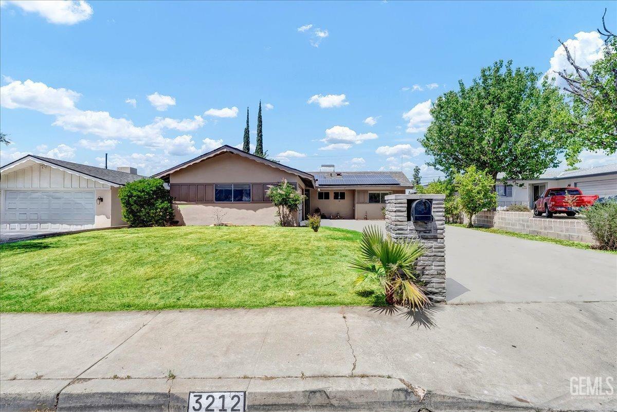 Property Photo: 3212 Apollo Street CA 93306