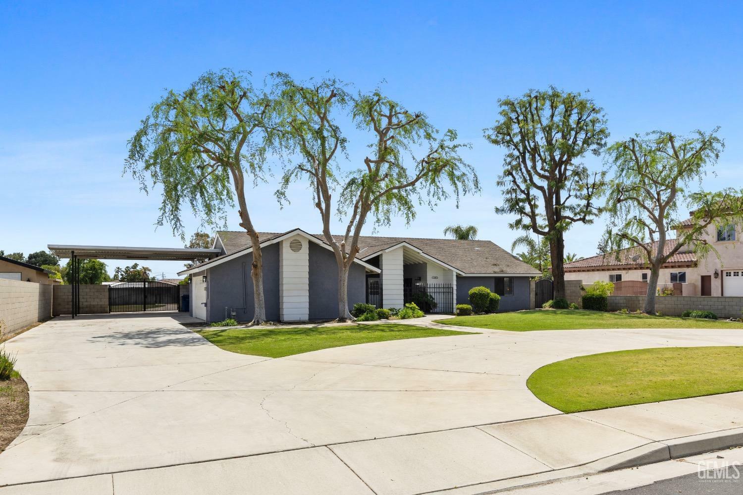 Property Photo: 14825 Henderson Avenue CA 93314