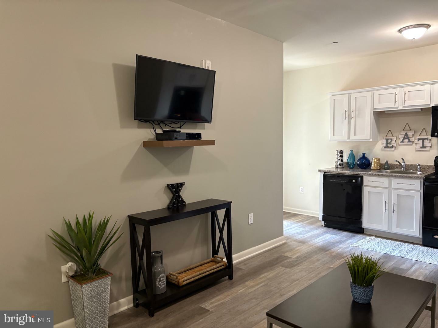 Property Photo: 1000 Diamond Street D PA 19122