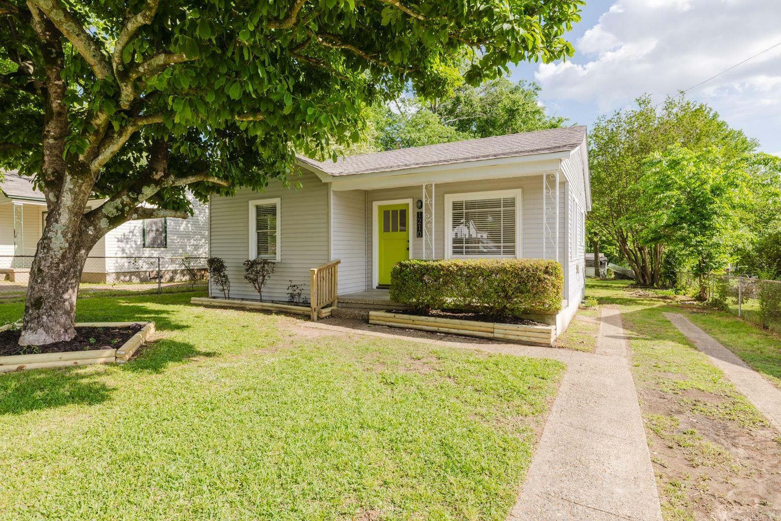 Property Photo: 1210 Thelma St AR 72015