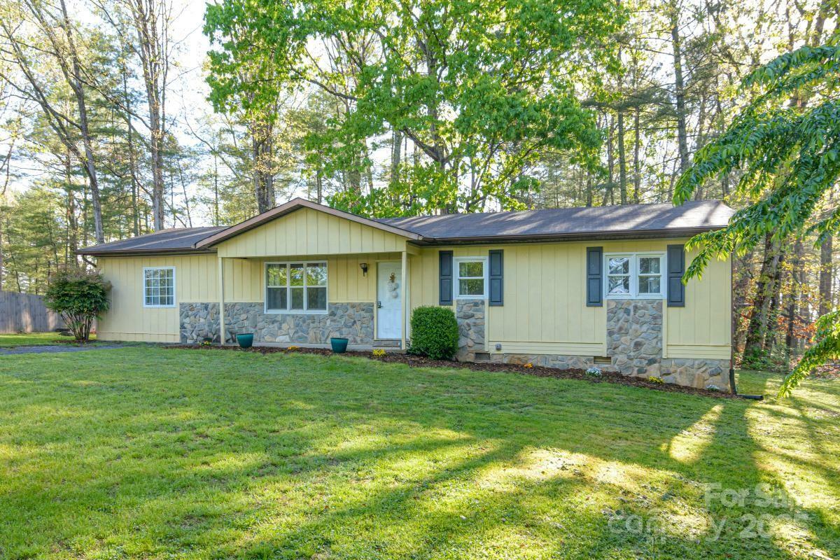 Property Photo: 16 Stoney Nob Drive NC 28792