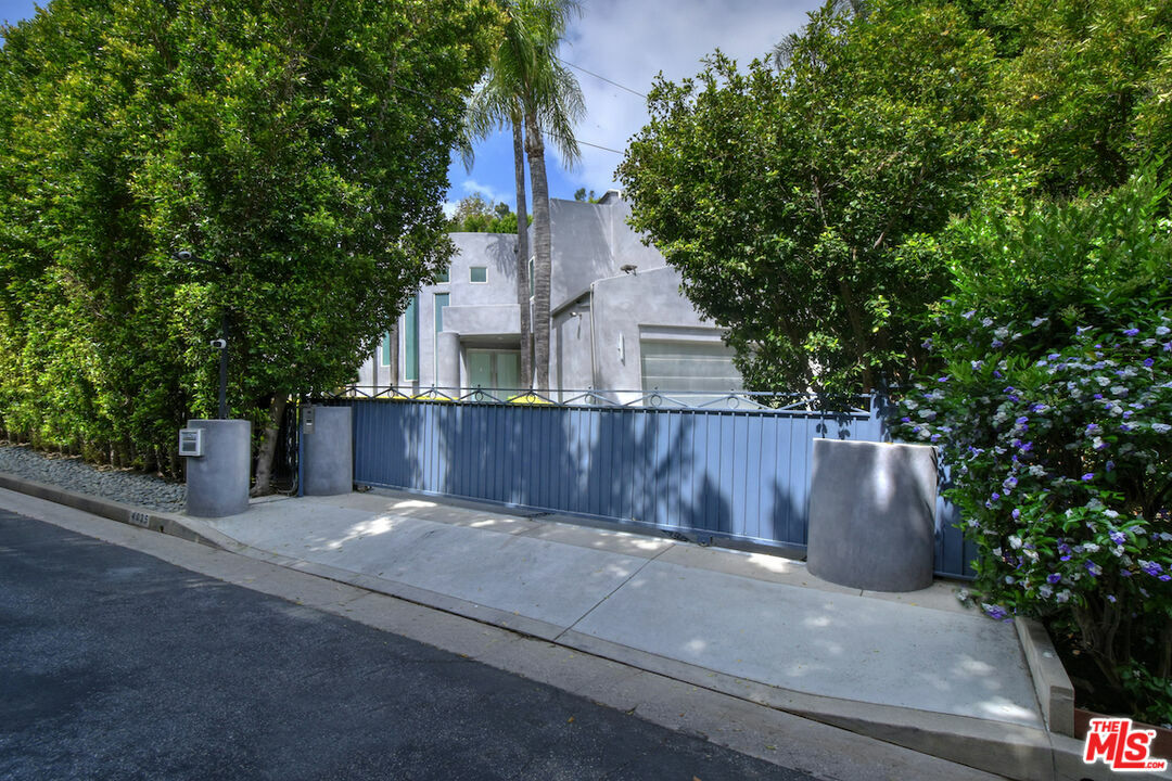 Property Photo: 4035 Pacheco Dr CA 91403