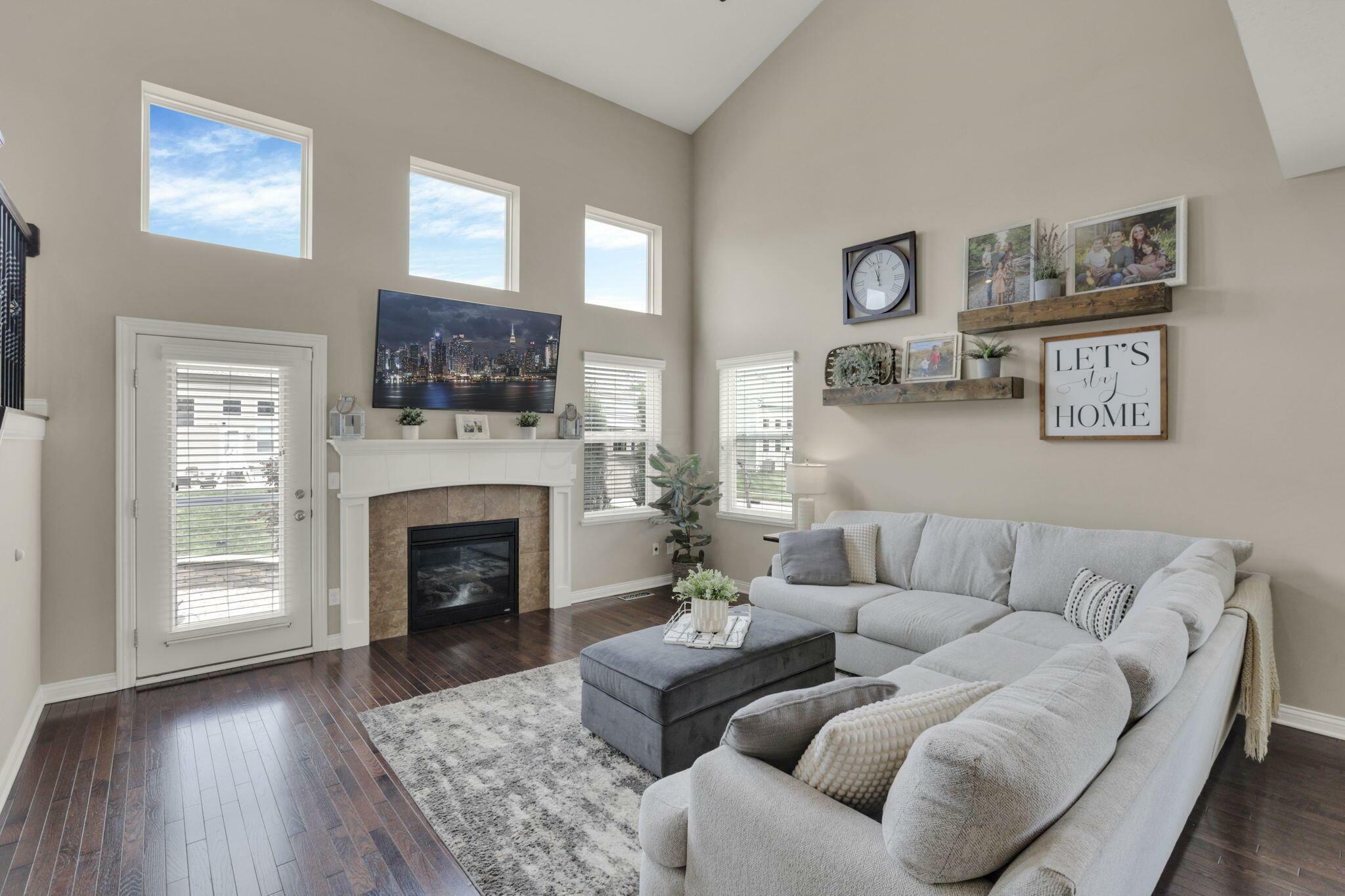 Property Photo: 3884 Winding Oaks Drive OH 43228