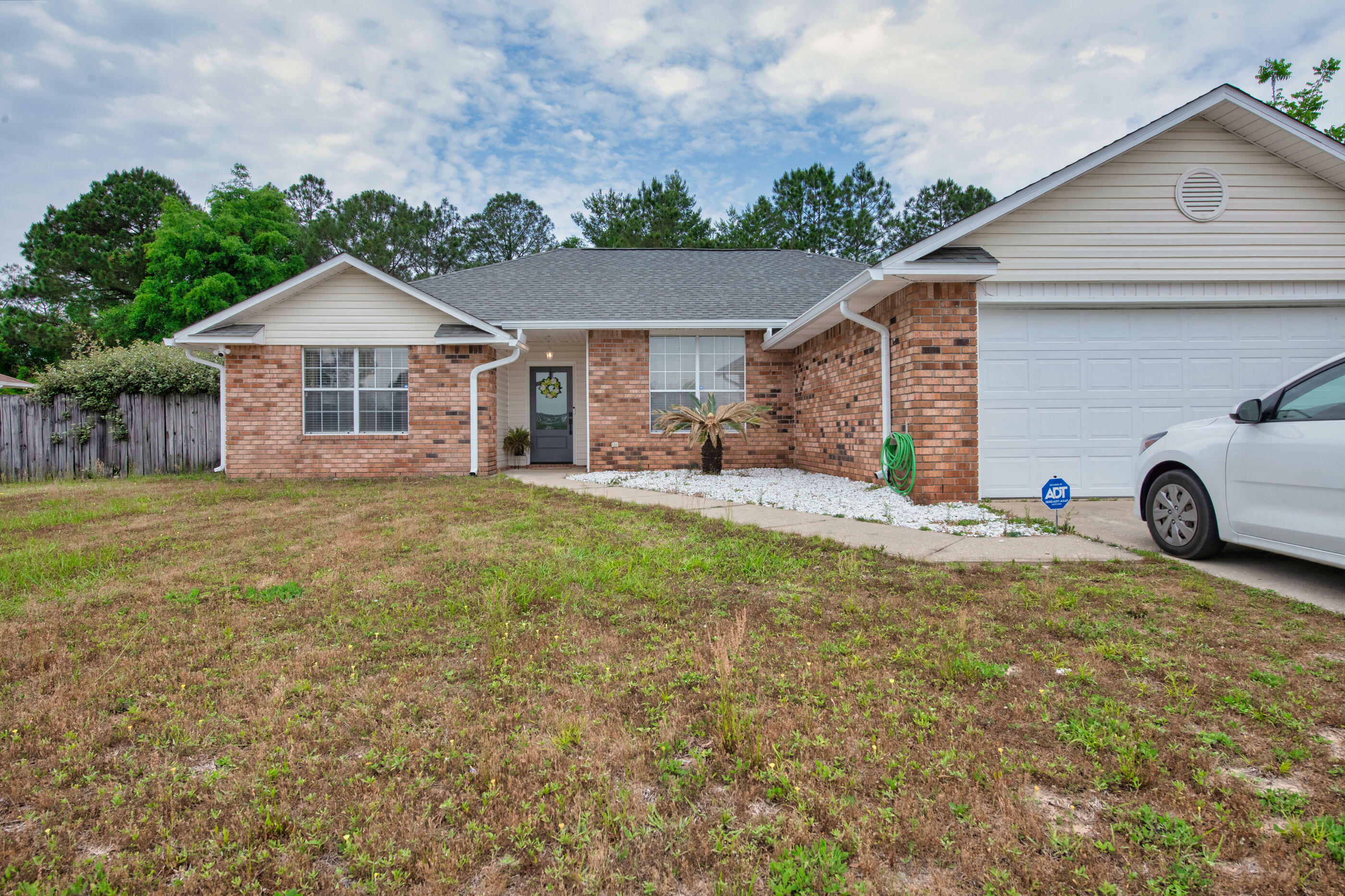 Property Photo: 1207 Jefferyscot Drive FL 32536