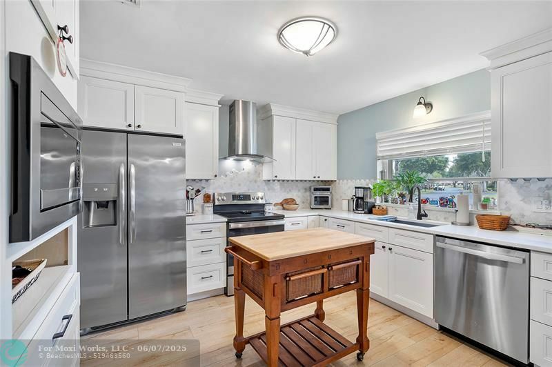 Property Photo: 4872 Hawkwood Rd B FL 33436