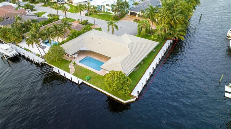 Property Photo:  5201 NE 33rd Avenue  FL 33308 