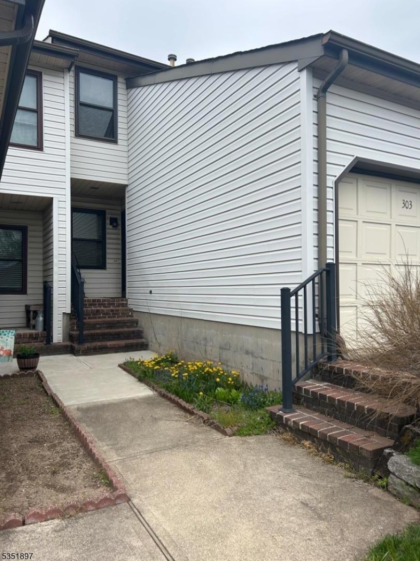 303 Larch Ct  Raritan Twp. NJ 08822 photo