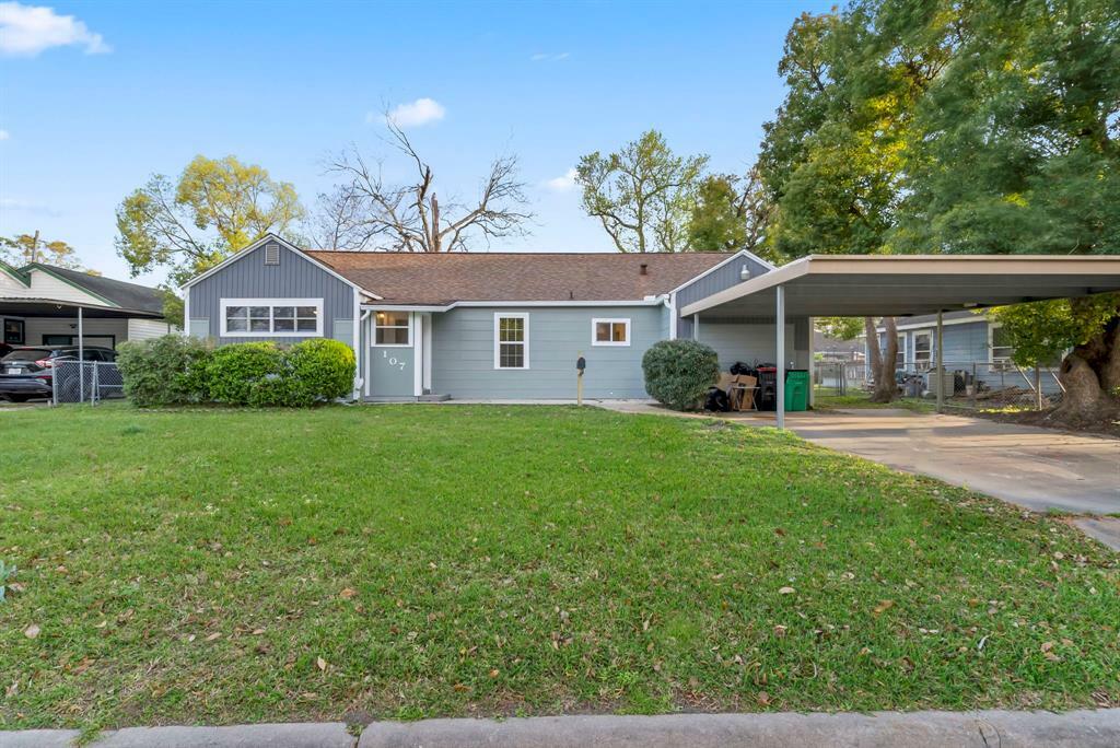 Property Photo: 107 Harvey Avenue TX 77520