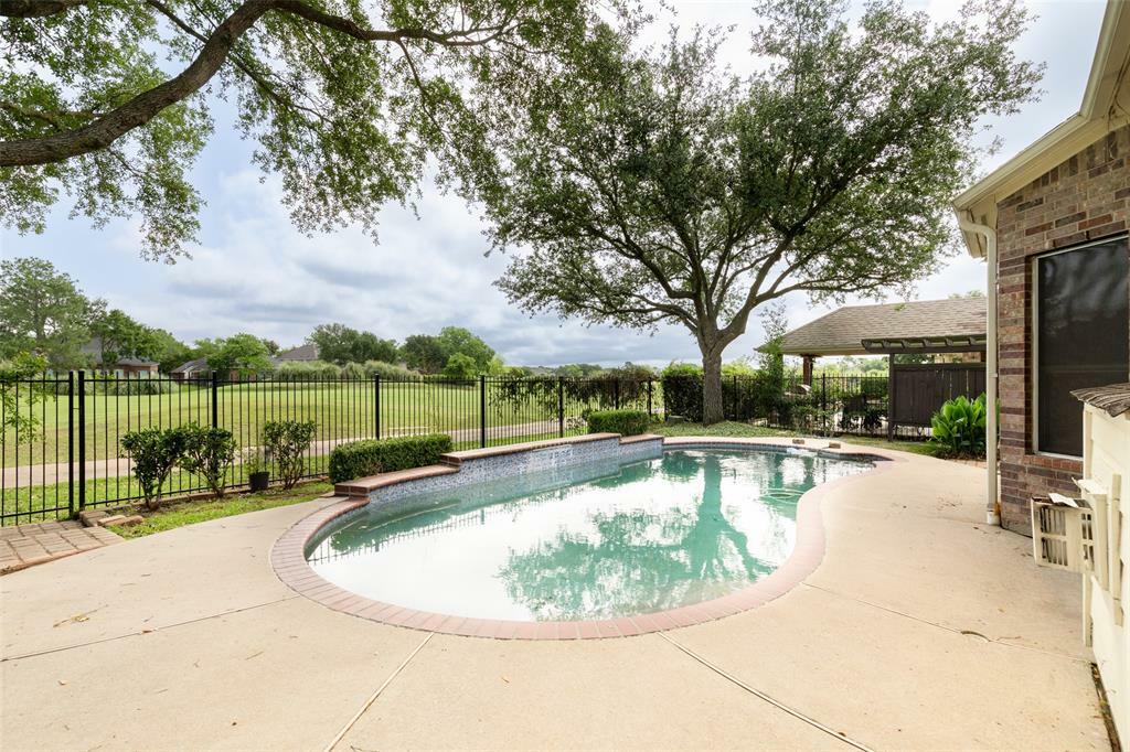 Property Photo: 2111 Blue Water Bay Drive TX 77494