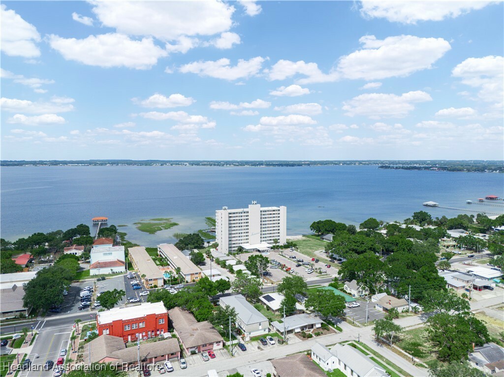 Property Photo: 2131 Lakeview Drive 310 FL 33870