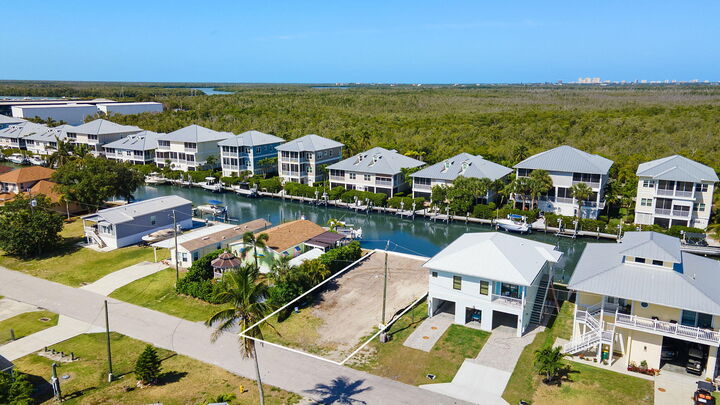 Property Photo: 609 Sunset Drive FL 34140