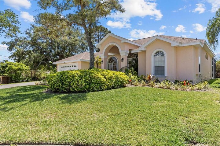Property Photo:  731 Waterside Court  FL 34689 