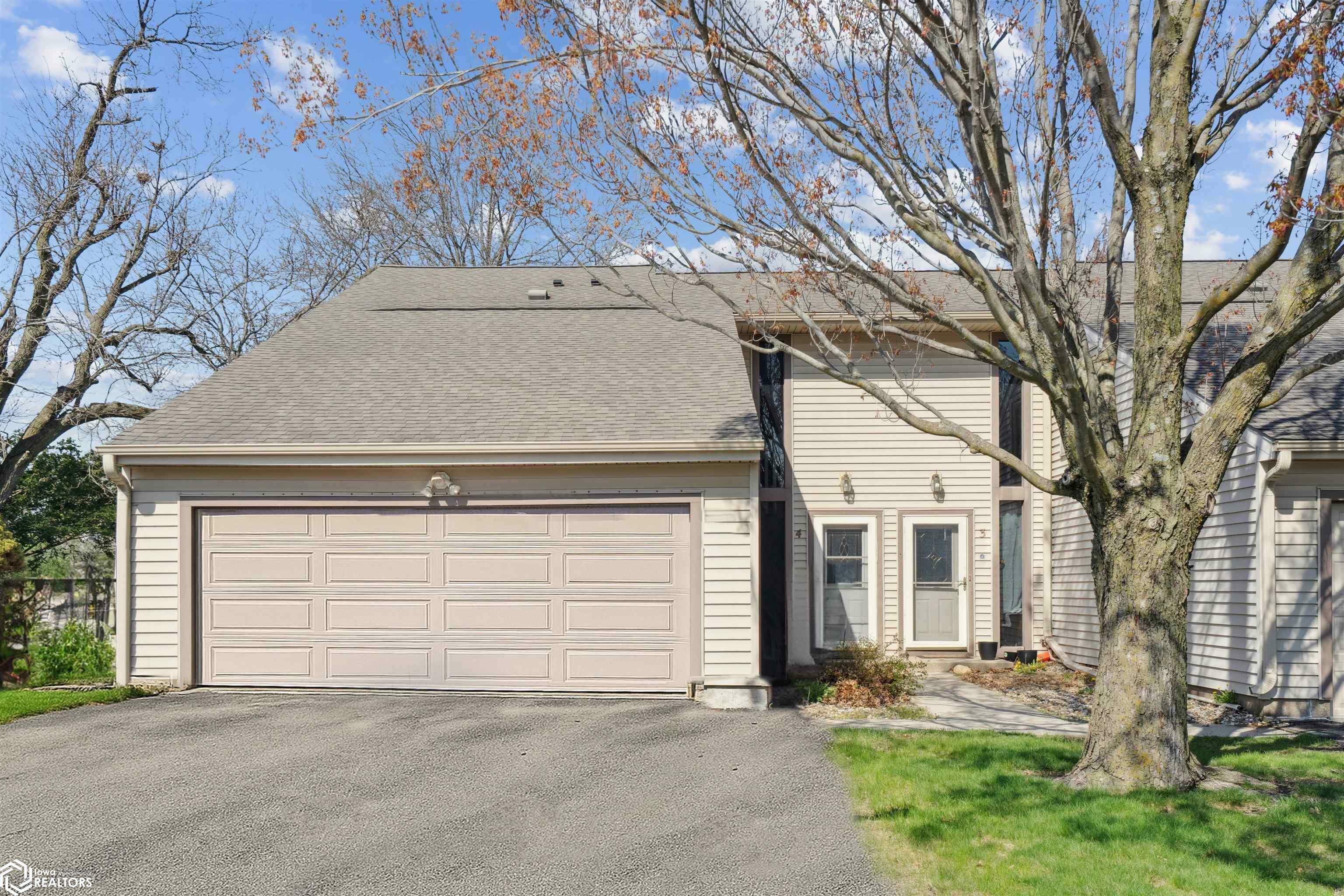 Property Photo: 1201 (Unit 4) Fairway Drive 4 IA 50158