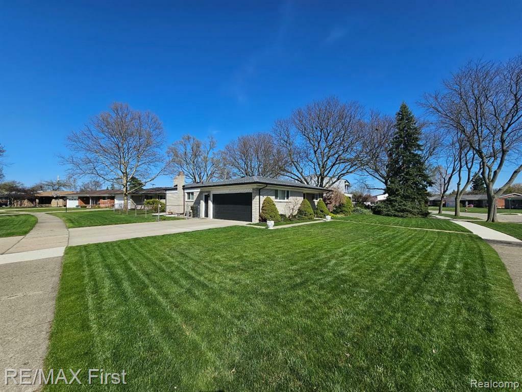 Property Photo: 11065 Forrer Drive MI 48312 4944