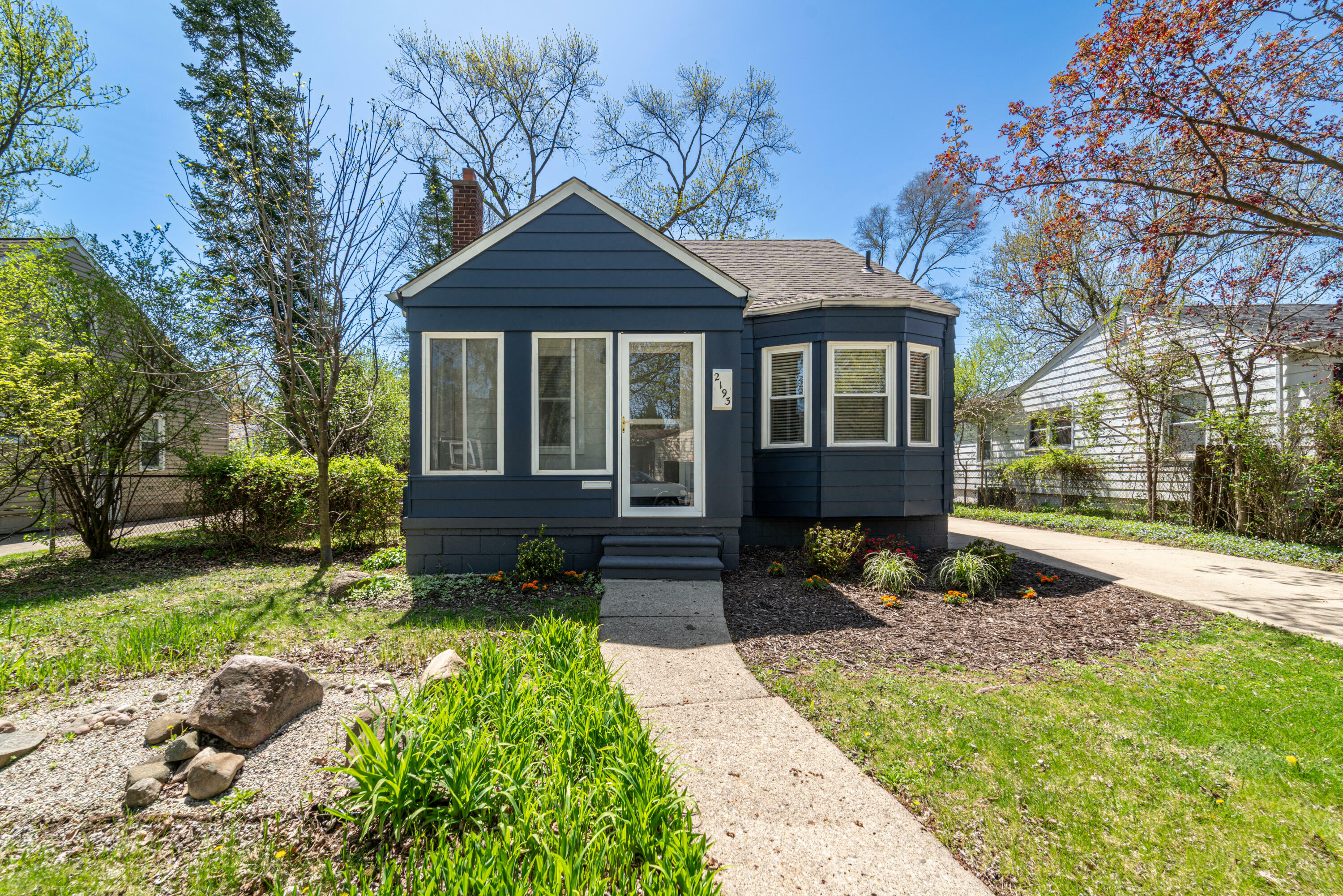 Property Photo: 2193 Cambridge Rd MI 48072