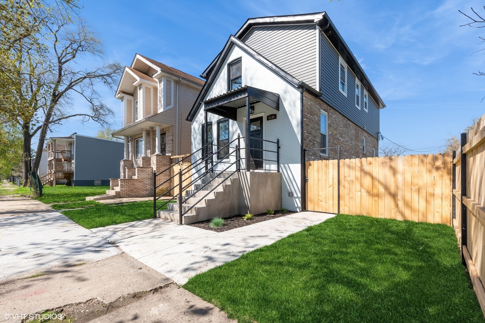 Property Photo: 9124 S Avalon Avenue IL 60619