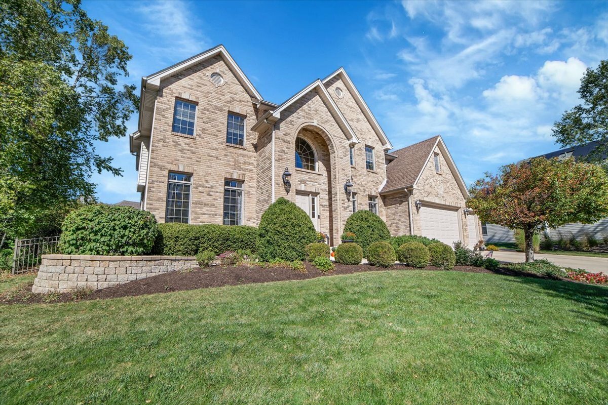 Property Photo: 750 Tudor Court IL 60554