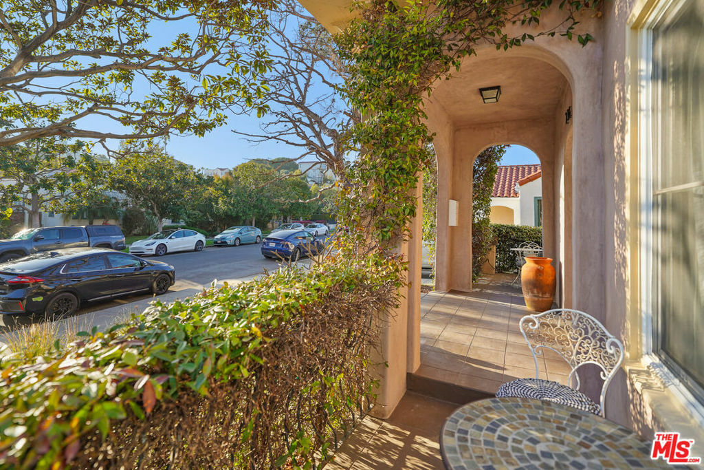 Property Photo: 236 S 5th Avenue CA 90291