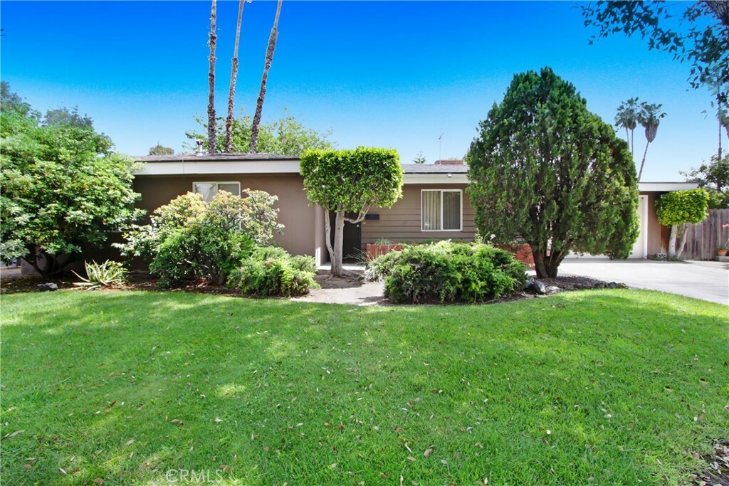 Property Photo: 1712 Central Avenue CA 92831