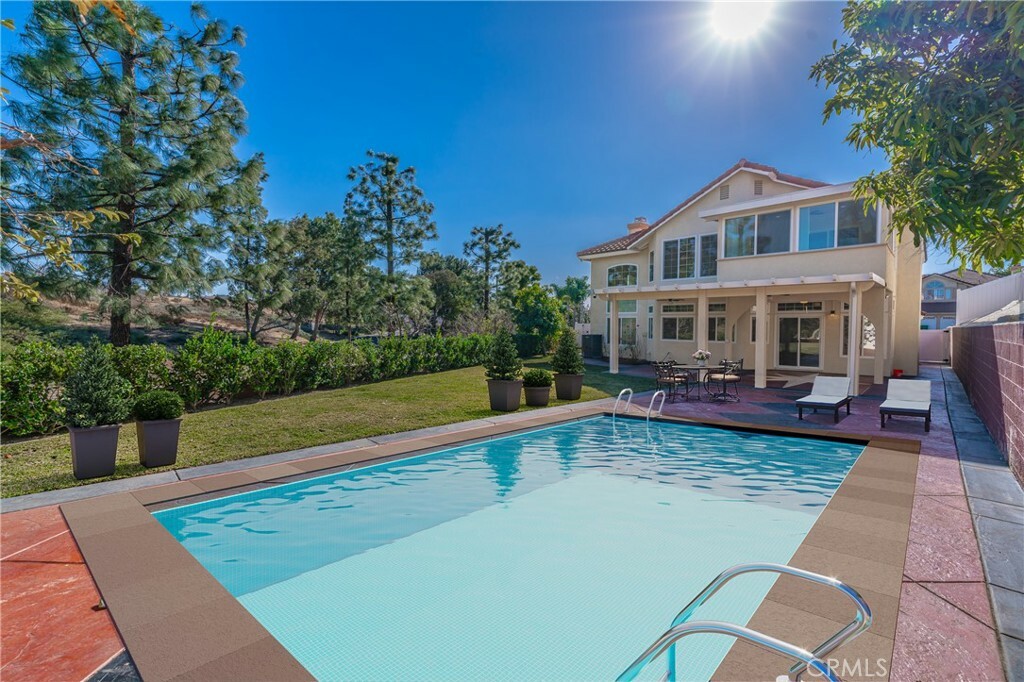 Property Photo:  429 Somerset Cir.  CA 92879 