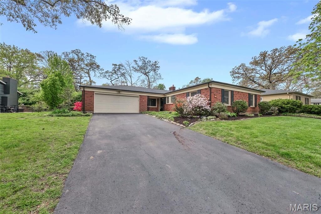 Property Photo:  42 Wingfield Road  MO 63122 