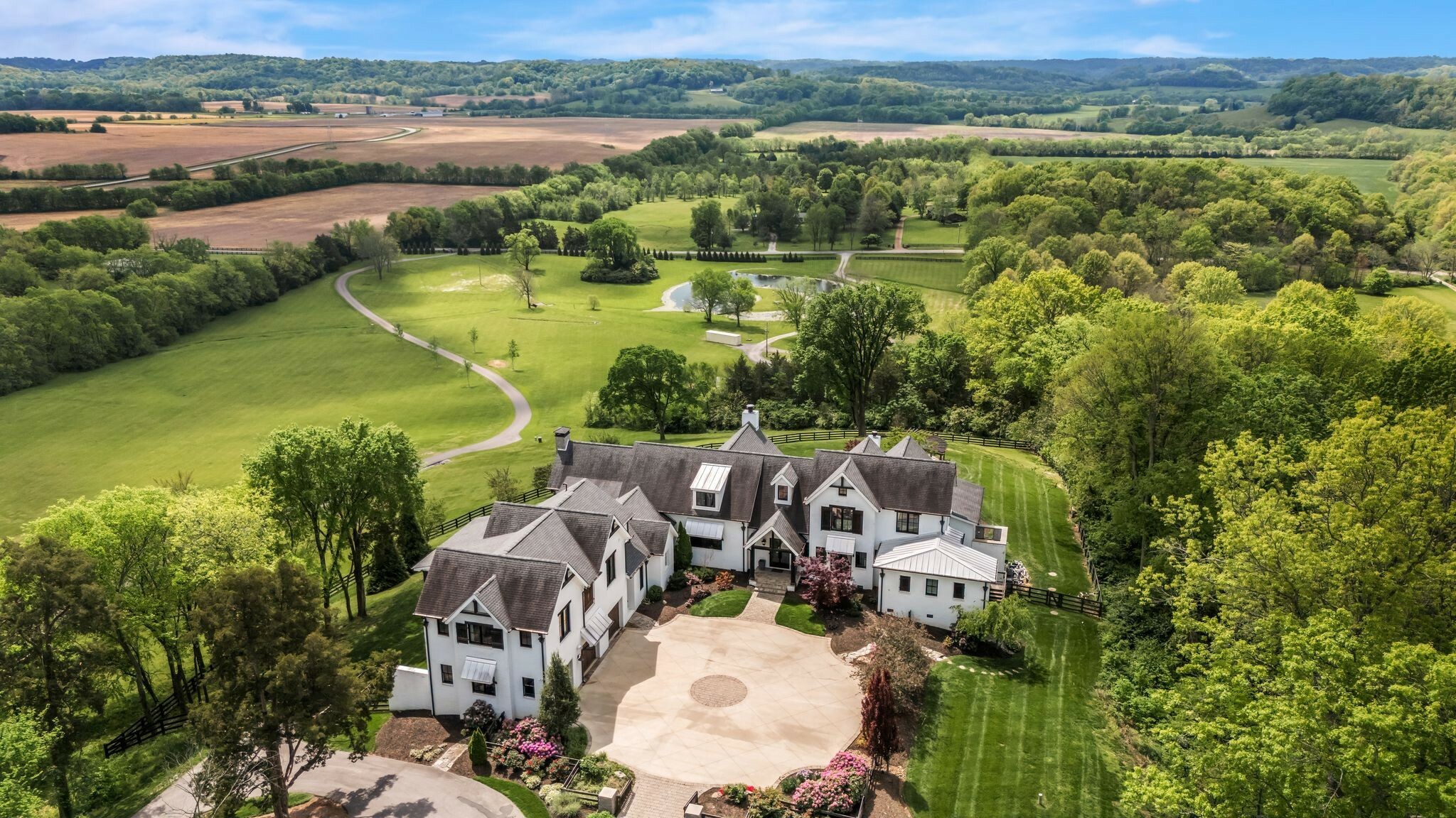 Property Photo: 1888 W Harpeth Rd TN 37064