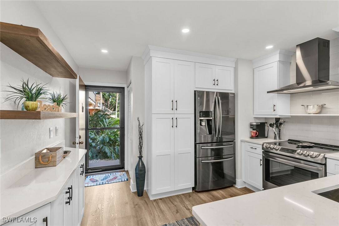 Property Photo: 46 Manor Terrace E 8-108 FL 34145