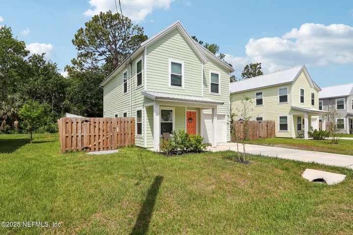 Property Photo: 515 S Woodlawn Street FL 32084