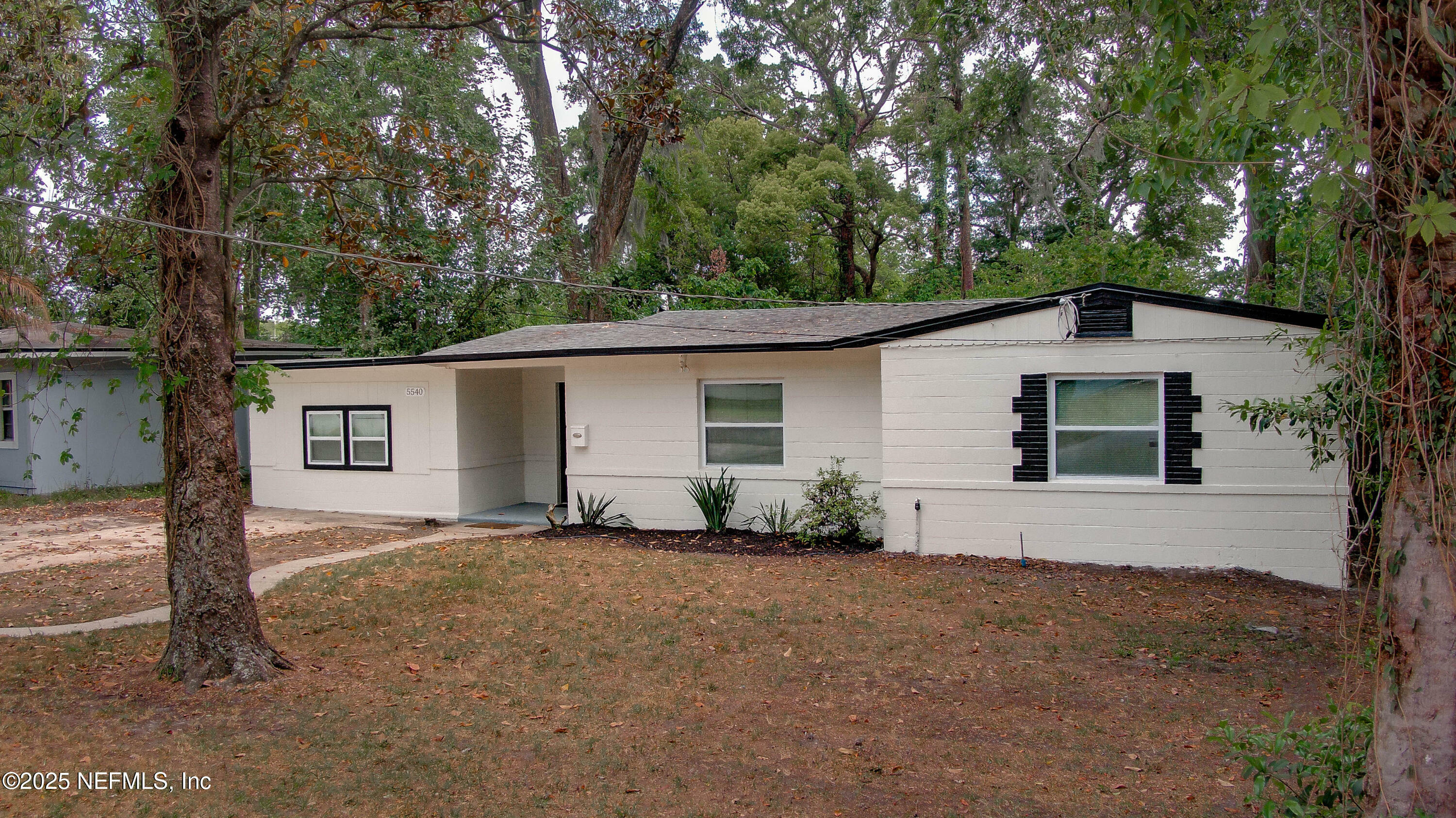 Property Photo: 5540 Windermere Drive FL 32211