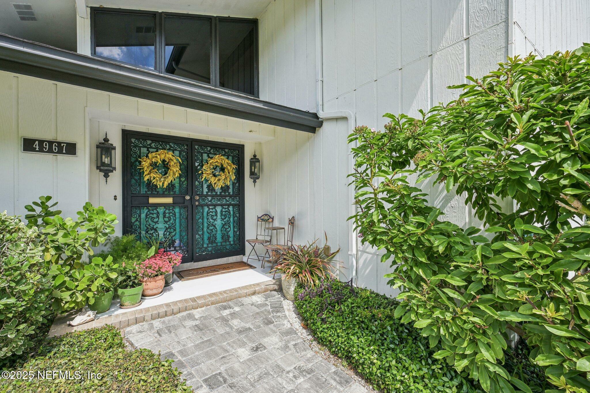 Property Photo: 4967 Empire Avenue FL 32207