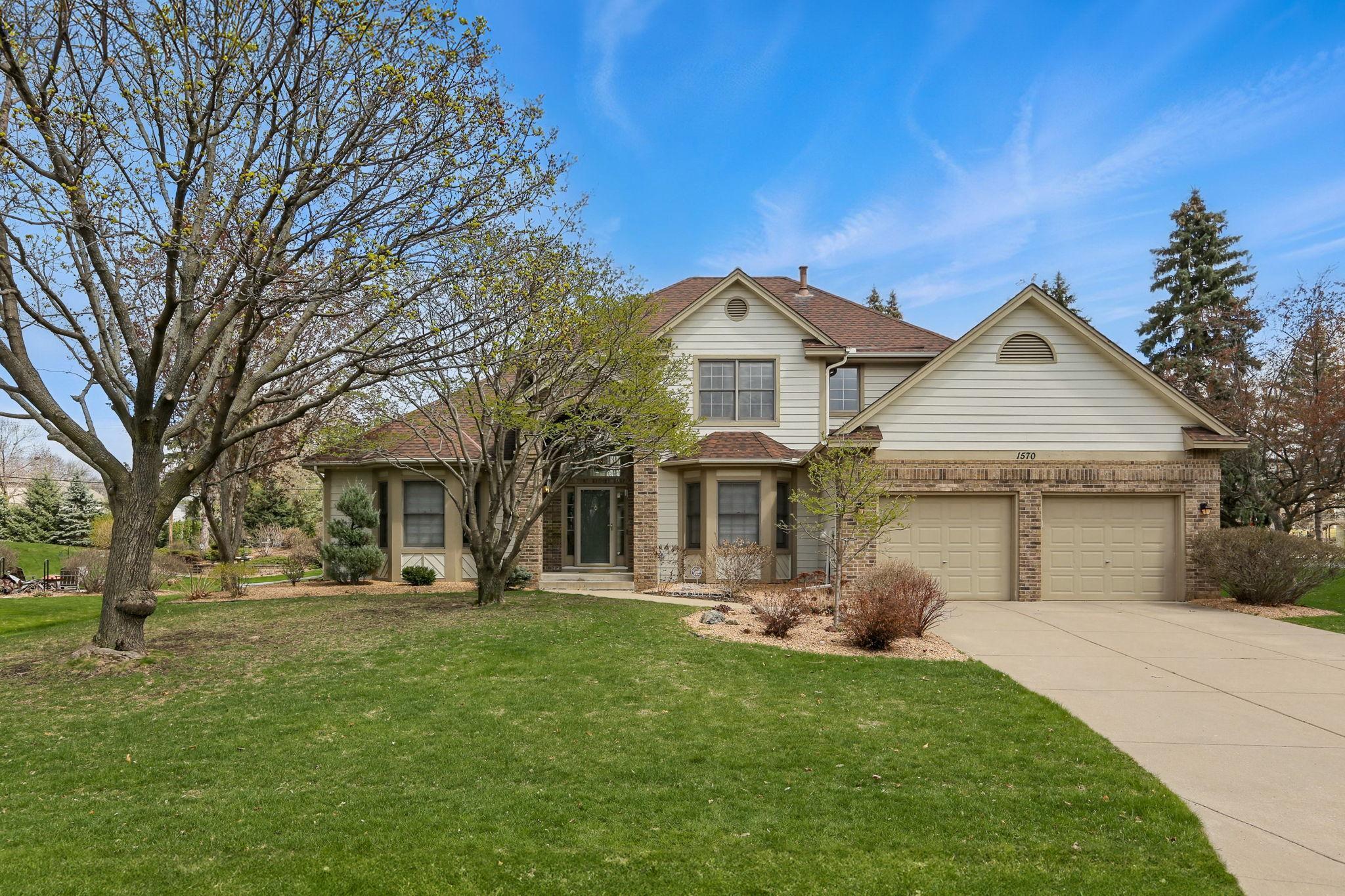 Property Photo: 1570 Park Circle MN 55118