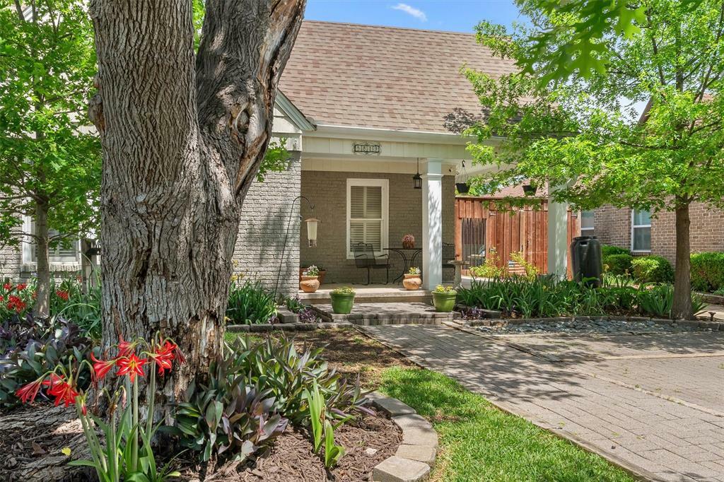 Property Photo: 5819 Vanderbilt Avenue TX 75206