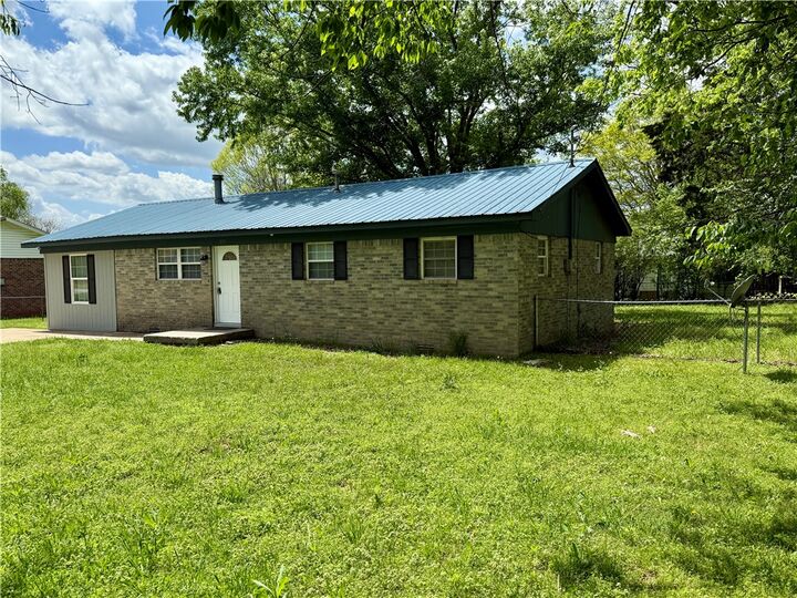 Property Photo: 339 N Davis Street AR 72751