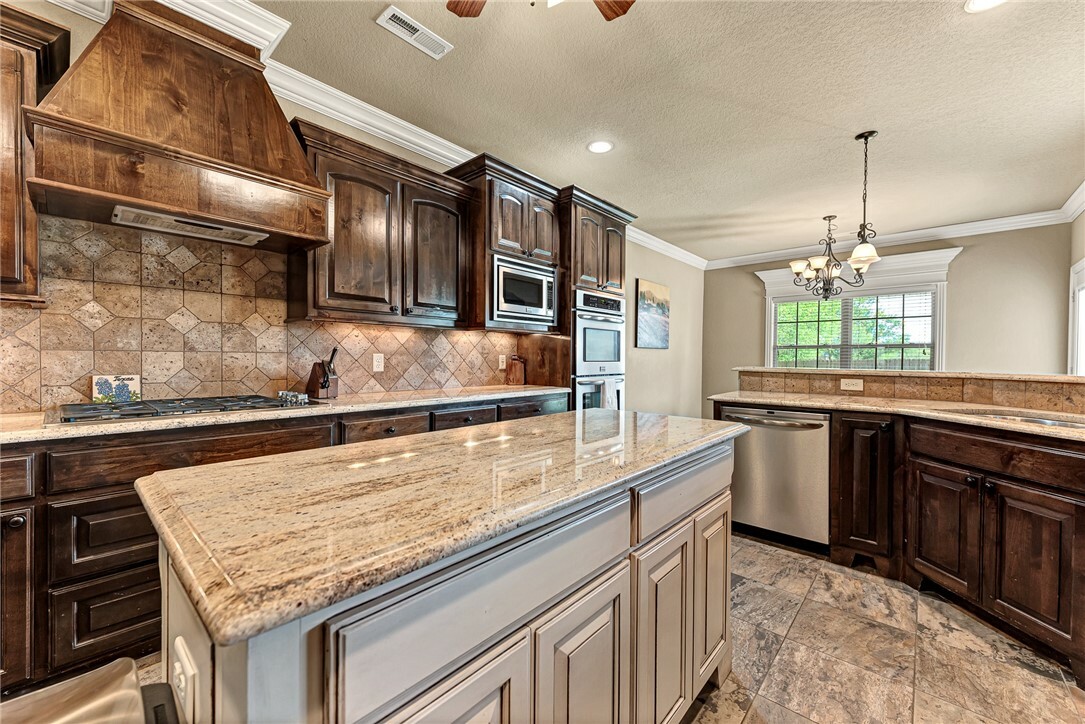 Property Photo: 6409 S 41st Street AR 72758